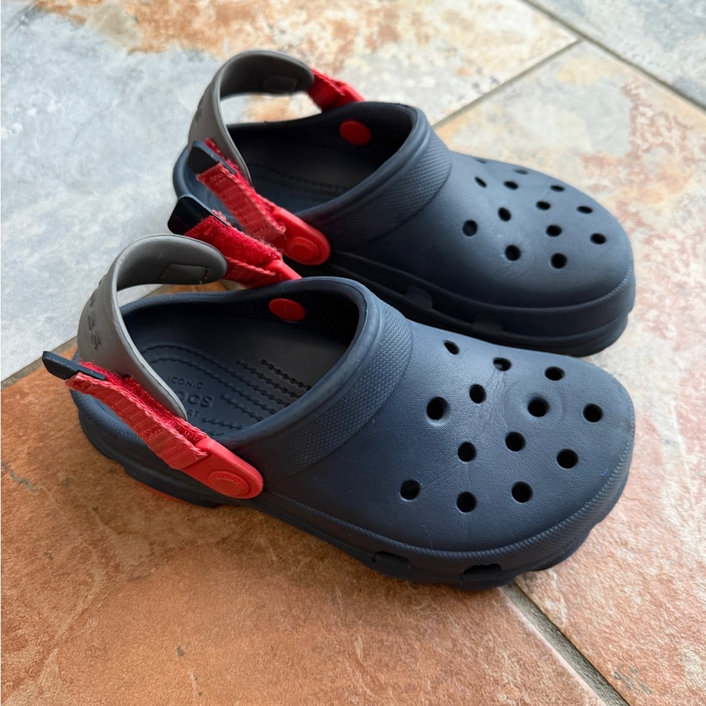 Kids size 2 all terrain Crocs - Picture 2 of 4